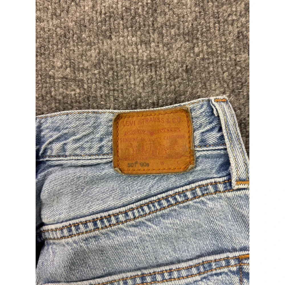 Levis 501 Jeans Womens 26 Blue Light Wash Straight Leg Raw Hem Button Fly - Picture 9 of 11